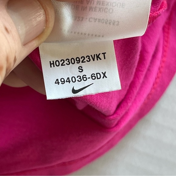 Nike Women’s  Pink T-Shirt Size Small New With Out  Tags - Picture 5 of 5